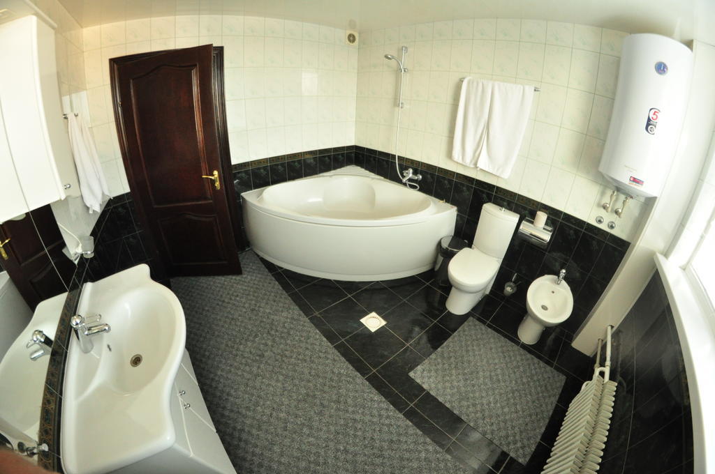 Tourist Hotel Харков Стая снимка