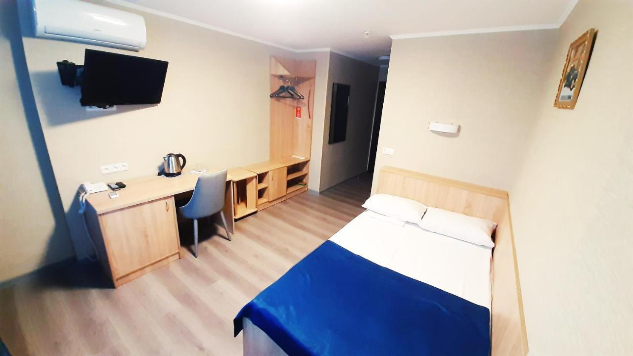 Tourist Hotel Харков Екстериор снимка