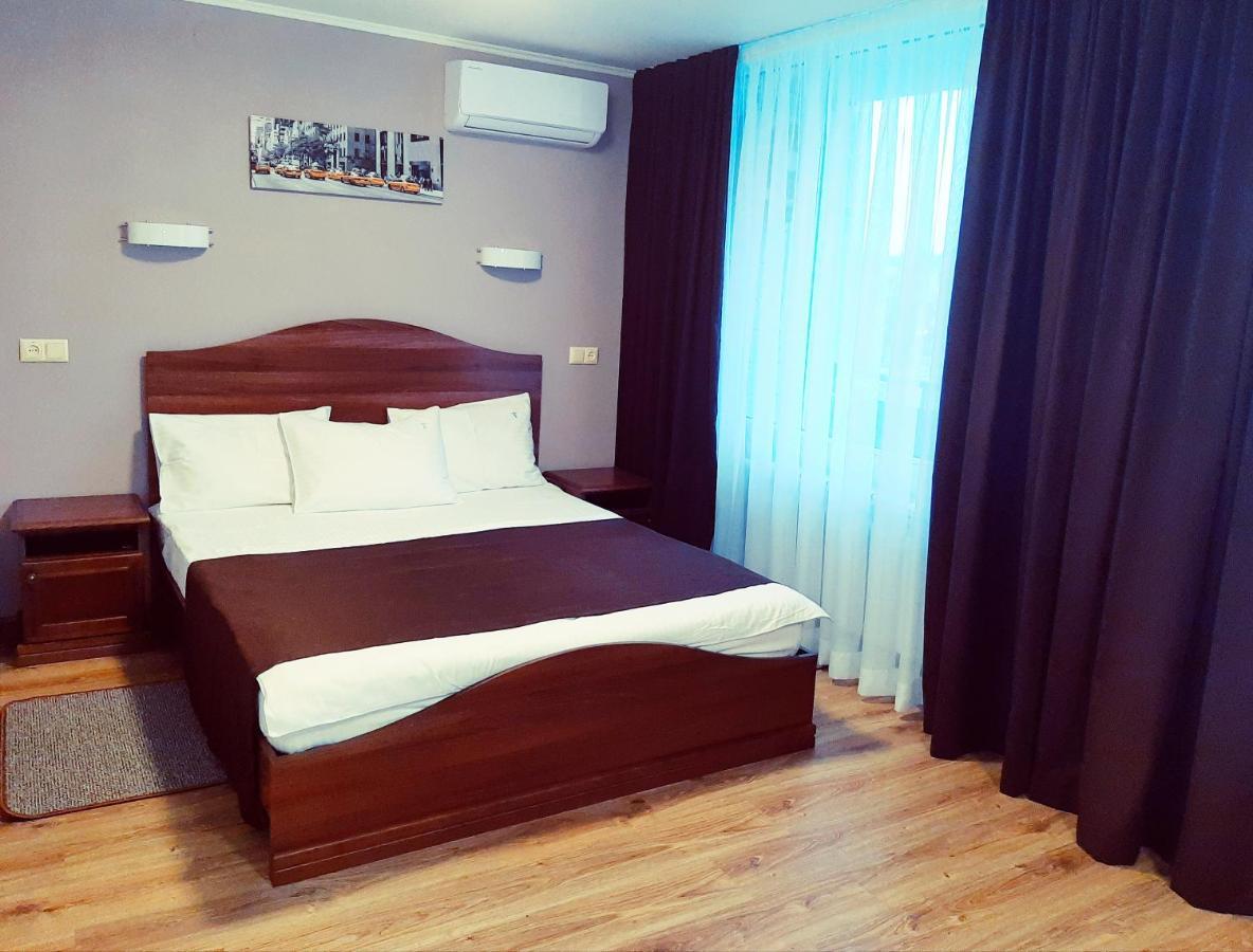 Tourist Hotel Харков Екстериор снимка
