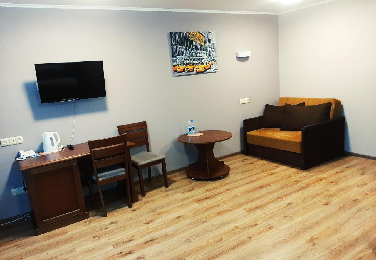 Tourist Hotel Харков Екстериор снимка