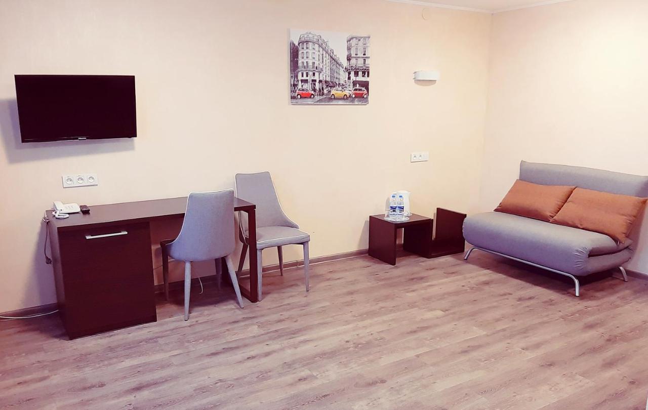 Tourist Hotel Харков Екстериор снимка