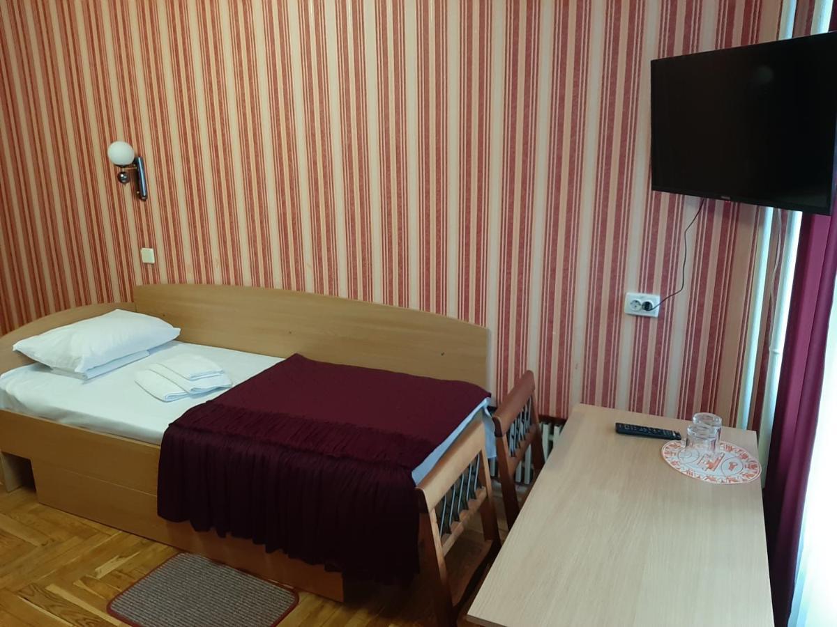Tourist Hotel Харков Екстериор снимка