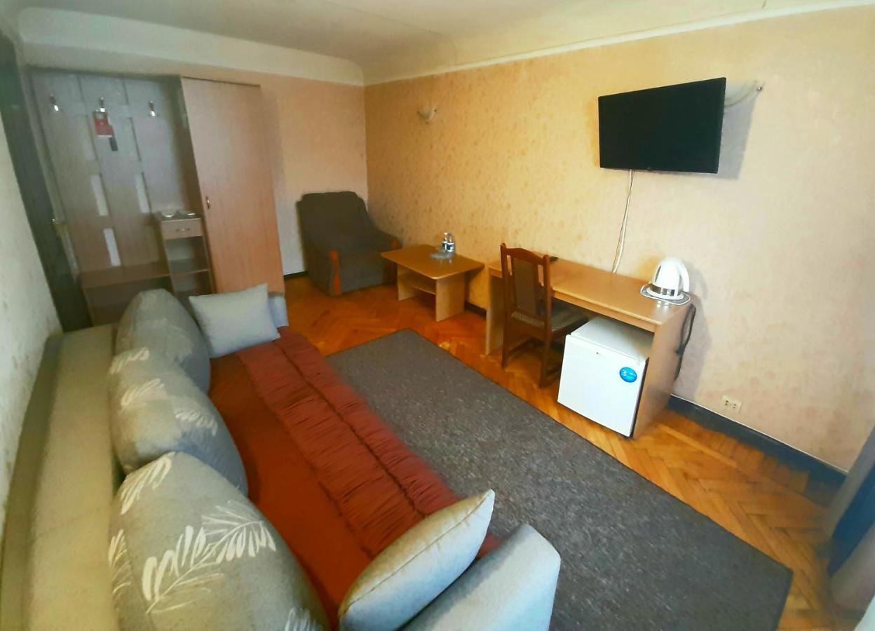 Tourist Hotel Харков Екстериор снимка