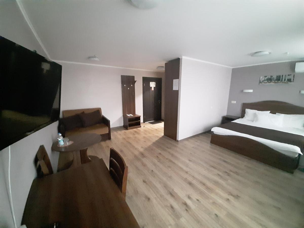 Tourist Hotel Харков Екстериор снимка