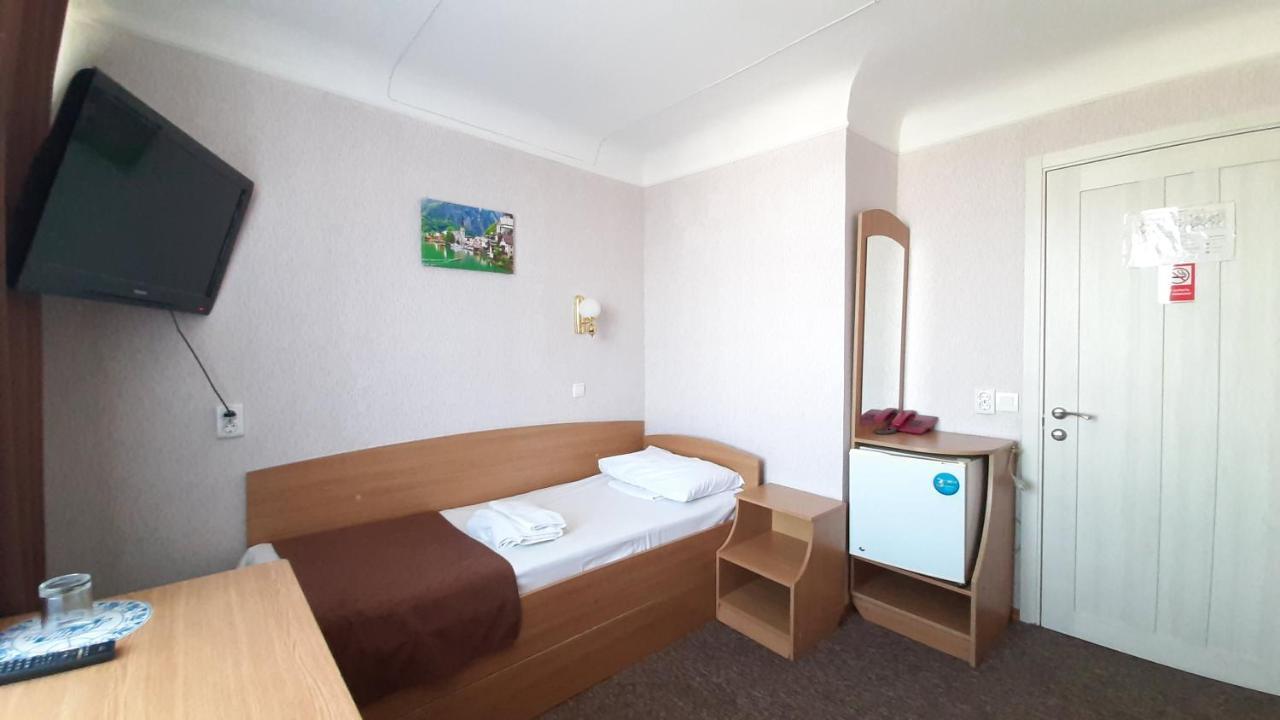 Tourist Hotel Харков Екстериор снимка