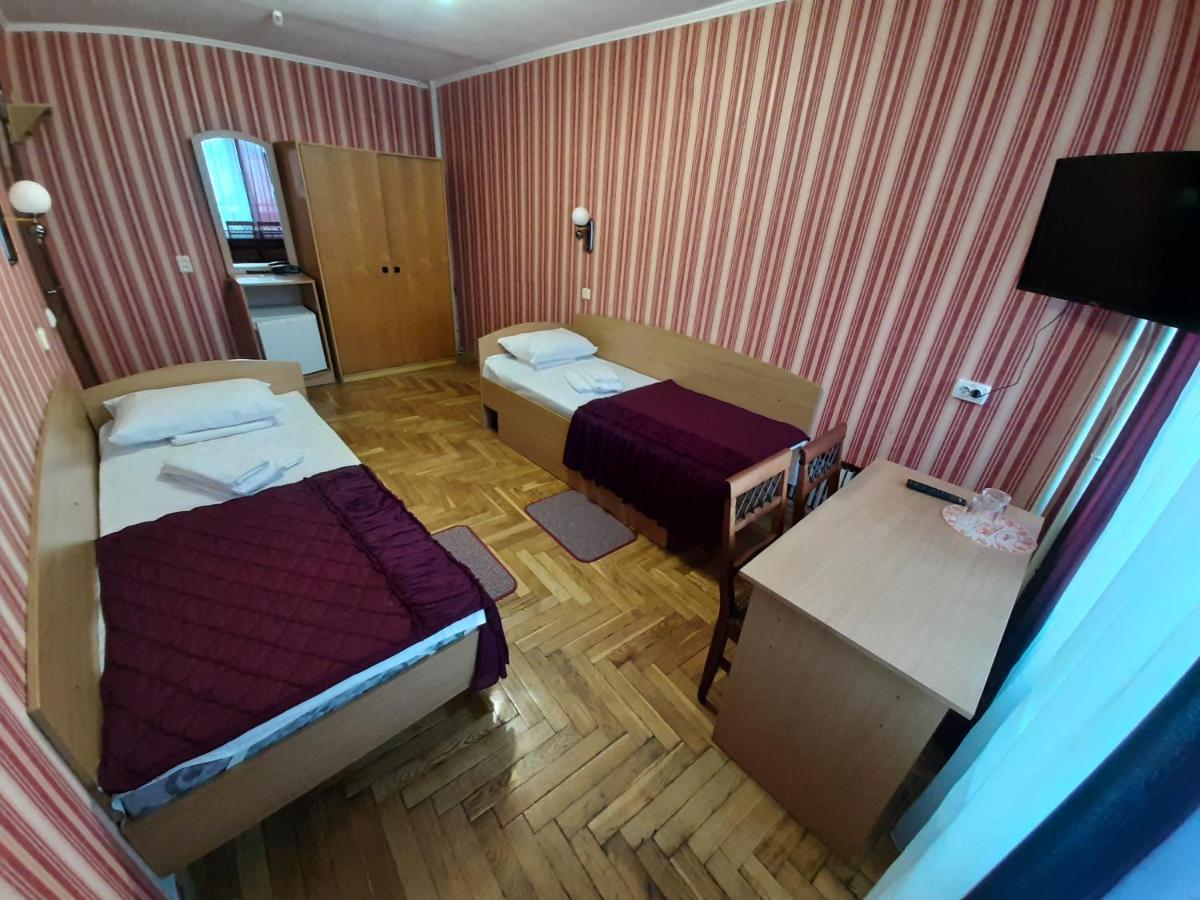 Tourist Hotel Харков Екстериор снимка
