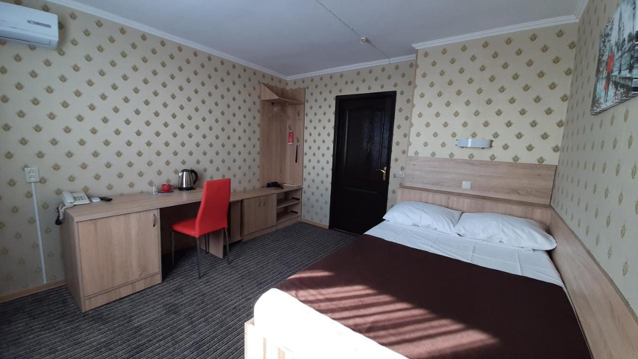 Tourist Hotel Харков Екстериор снимка