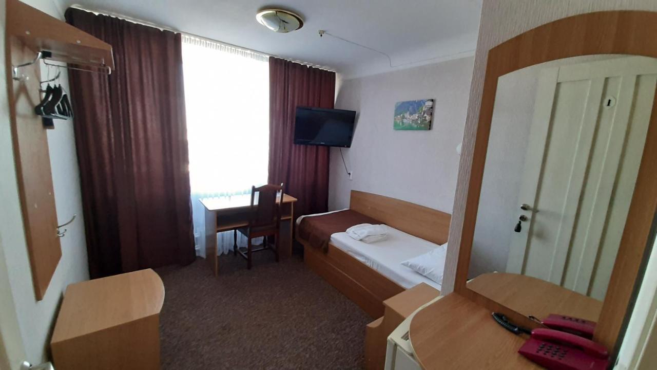 Tourist Hotel Харков Екстериор снимка