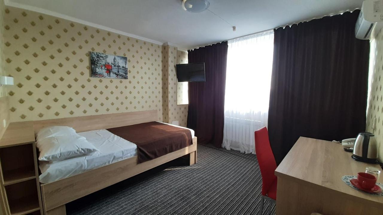 Tourist Hotel Харков Екстериор снимка